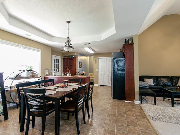 3rd image of 215 Sunnymeade Dr
