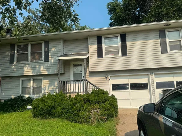 2018 SW Fairlawn Rd, Topeka, KS 66604