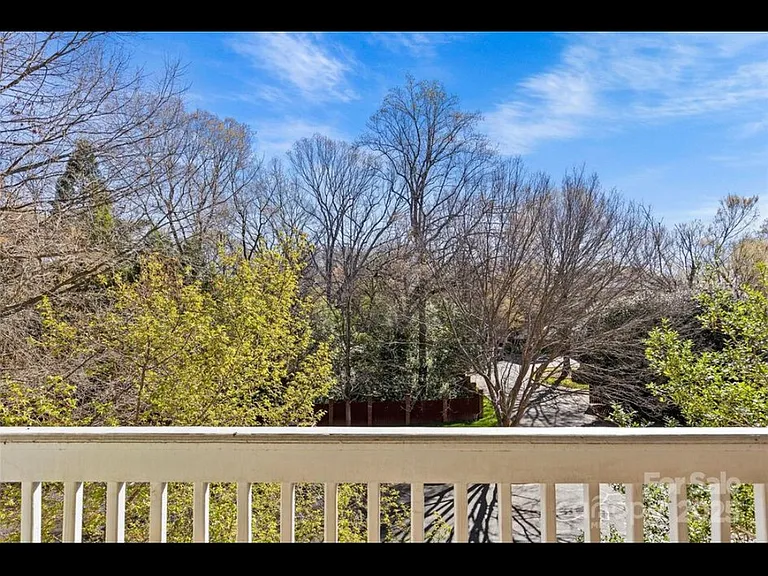 5601 Fairview Rd — Photo 4