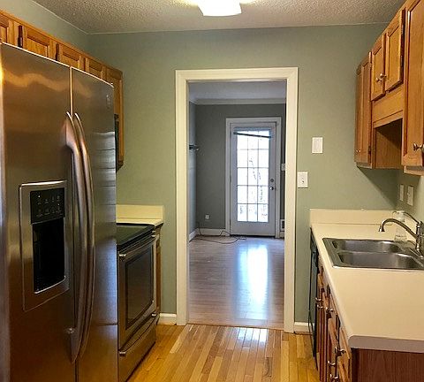 3rd image of 1093 Westfield Trce