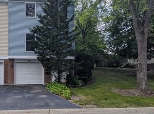 922 Banbury Ct, Schaumburg, IL 60194