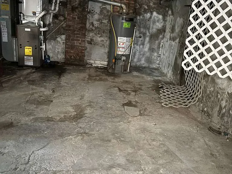 2823 Clermont Ave — Photo 1