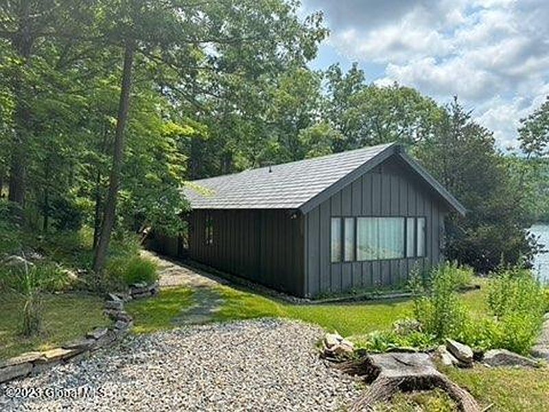 2nd image of 842 Gull Bay Road