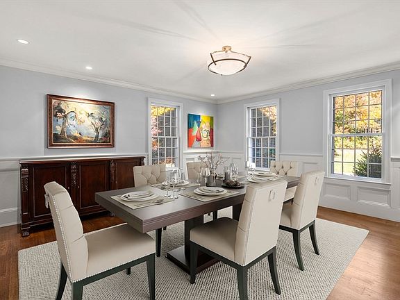 3rd image of 10 Queen Anne Rd