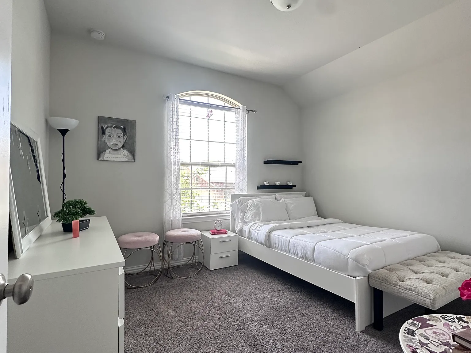 2 bed, 3036 sqft, $1,300 — Photo 4