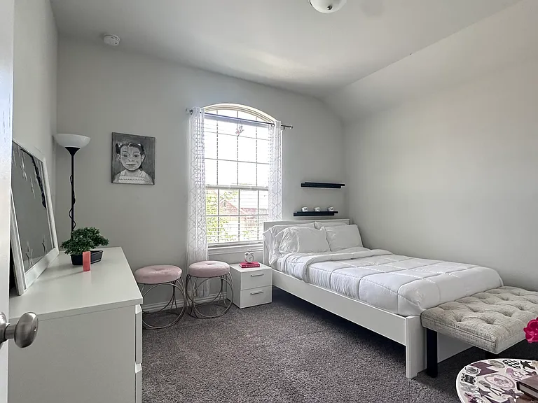 912 Summer Ln — Photo 4