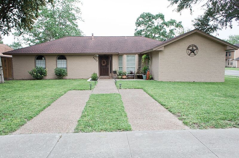 1st image of 3202 Fair Oaks Dr