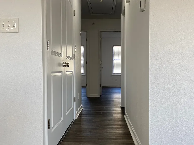 2409 Arctic Ave #202 — Photo 8