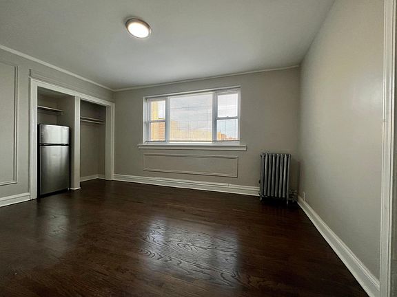 3rd image of 6912 N Ashland Blvd #304