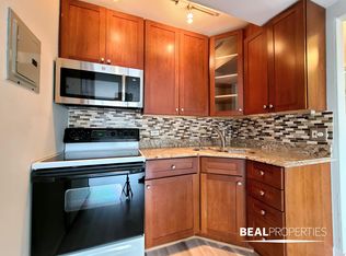 445 W Wellington, Chicago, IL 60657