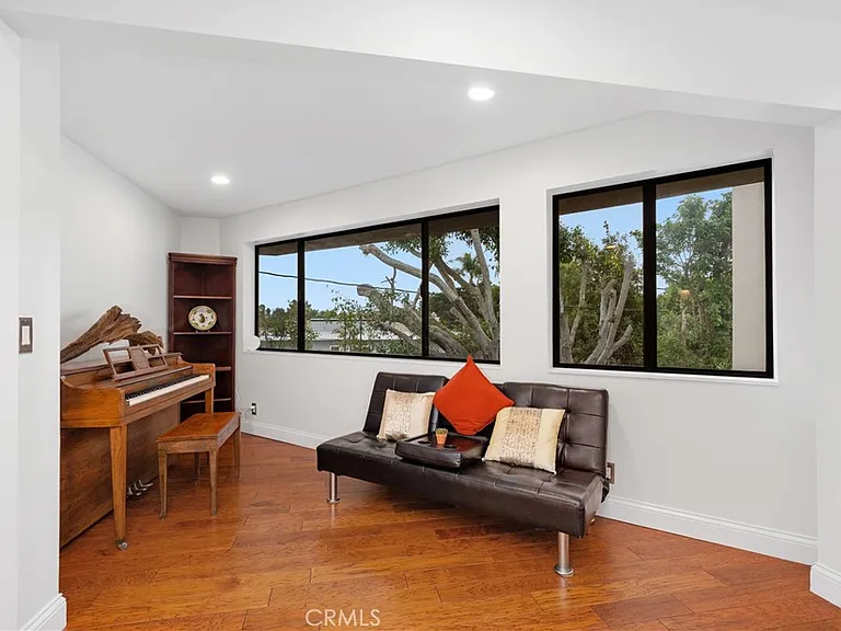 341 S Meadows Ave — Photo 26
