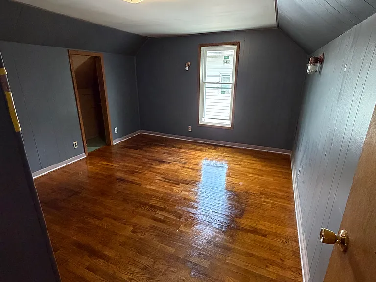 610 E Lawrence St — Photo 13