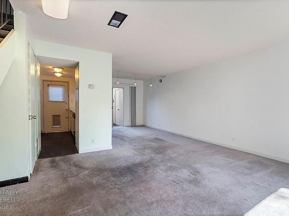 5th image of 904 Roundtree Ct
