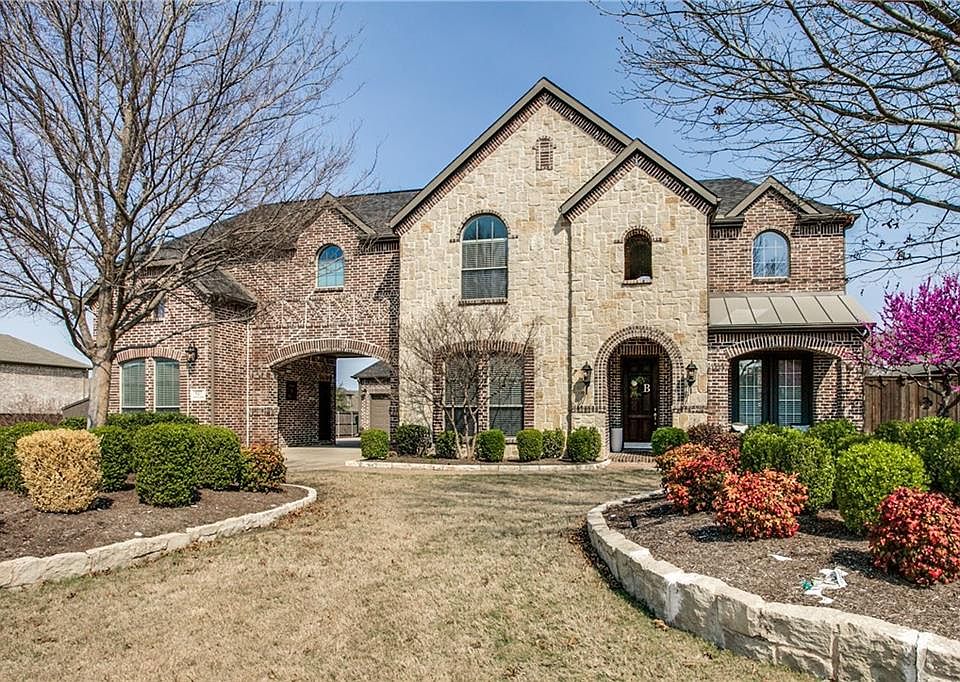 2nd image of 527 Mockingbird Dr
