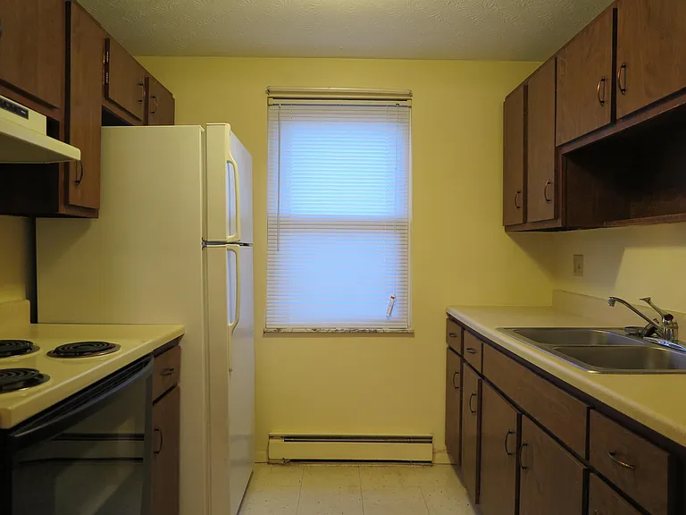 316 W 5th St — Photo 16