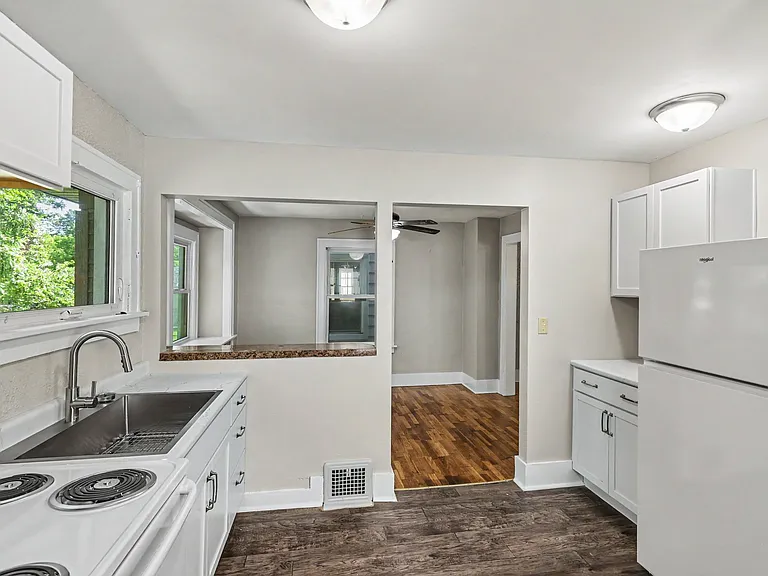 1210 W Barnes Ave — Photo 8