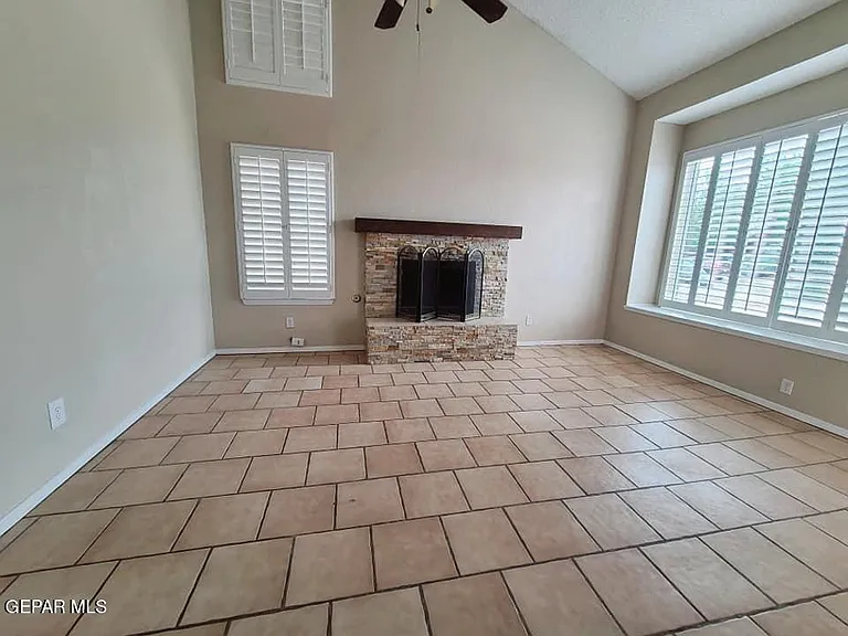 765 Colchester Dr — Photo 3