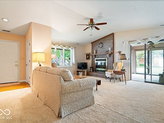 5th image of 7438 Prairie Lake Dr