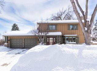 9905 41st Ave N, Plymouth, MN 55441