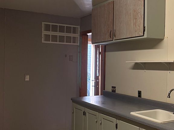 5th image of 117 N Main St #2