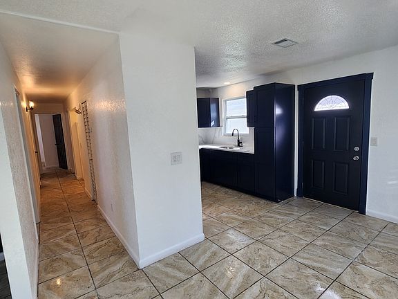 5th image of 2825 Willow Ave #A