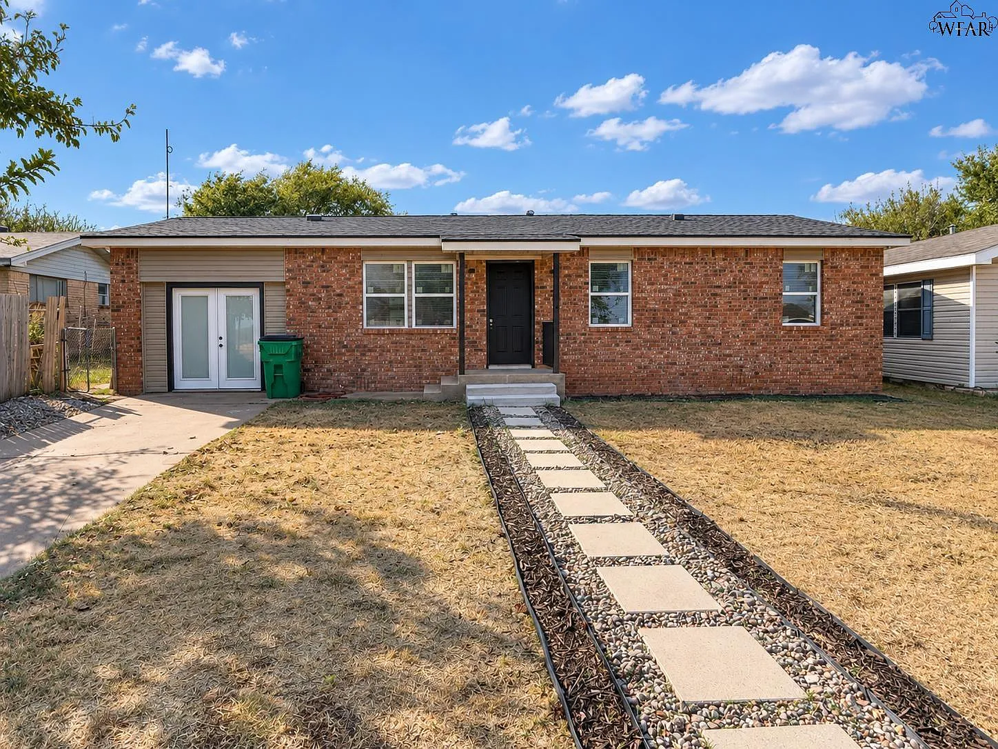 3 bed, 2.0 bath, 1325 sqft, $1,600 — Photo 1