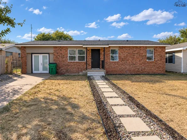 305 S Louisiana Ct, Electra, TX 76360