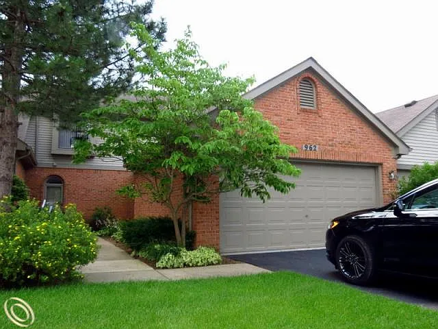 962 Ridge Ct photo 1