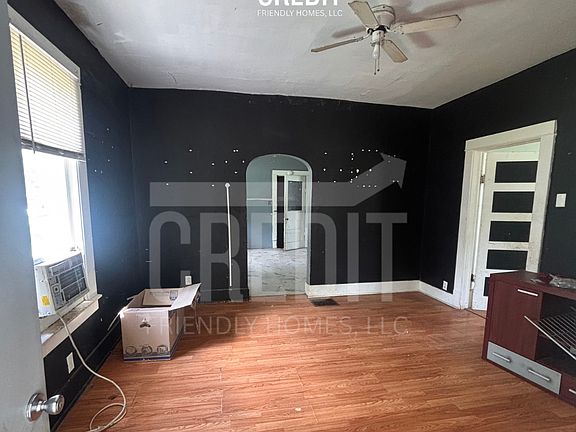 3rd image of 1434 E Hickory St