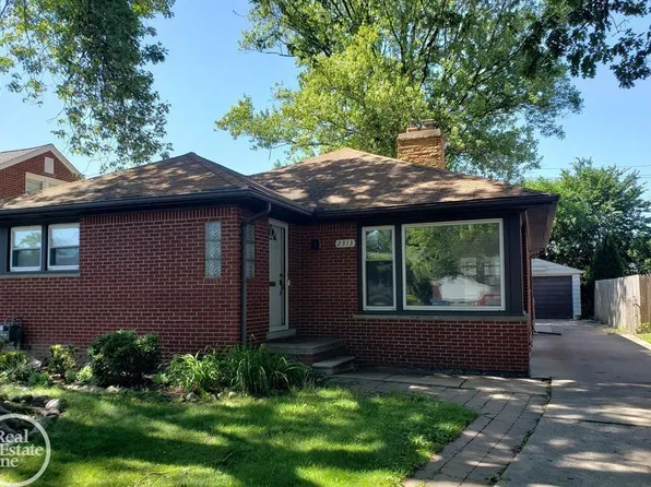 2313 Stanhope St, Grosse Pointe Woods, MI 48236
