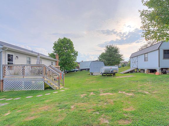 5th image of 5839 Douglas St