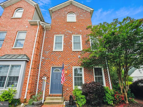 206 Center Ln, Occoquan, VA 22125