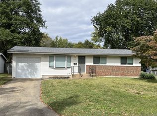 825 Claver Ln, Florissant, MO 63031
