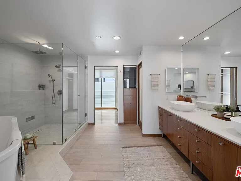 512 Brooks Ave #6 — Photo 22
