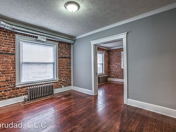 5th image of 2642 Harney St APT 09