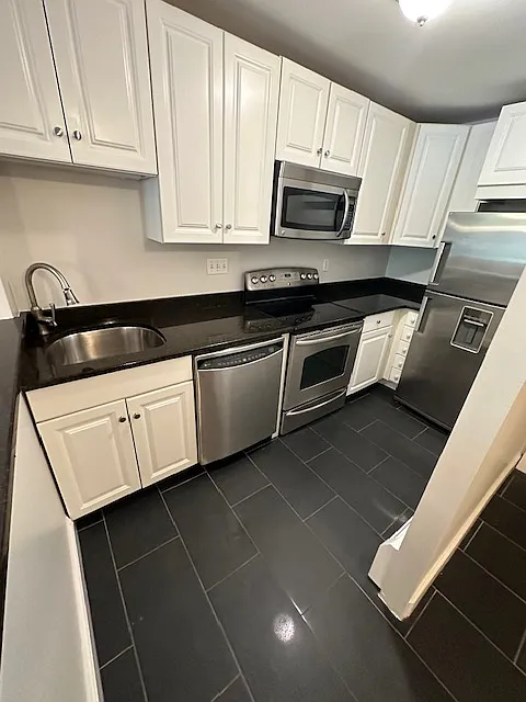 2 bed, 1100 sqft, $4,700 — Photo 2