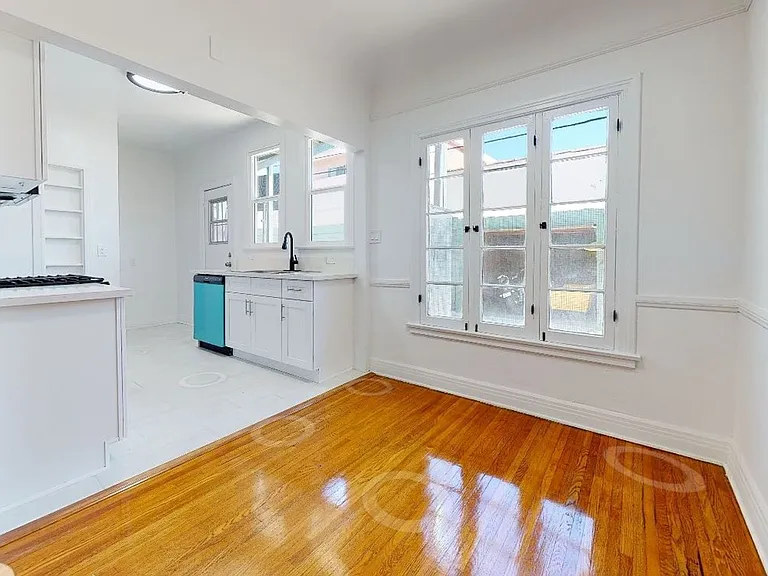 1002 N Sweetzer Ave — Photo 2