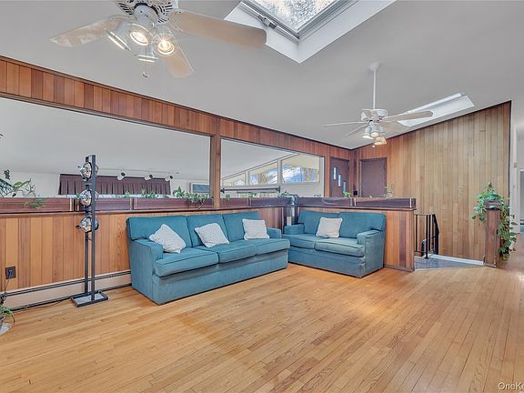 4th image of 260 Watch Hill Road