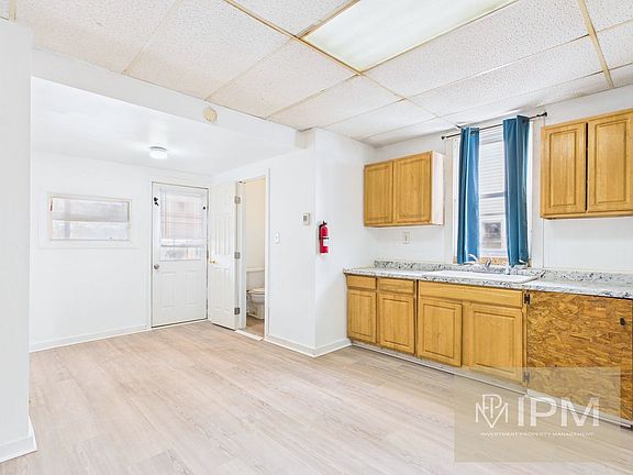 4th image of 442 N 2nd Ave