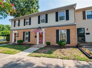 8426 Knights Bridge Rd, Charlotte, NC 28210