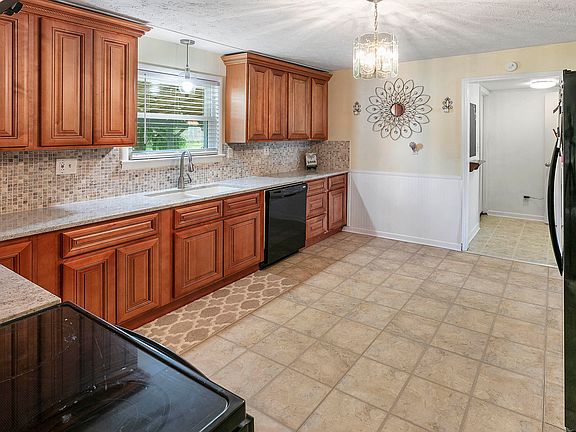 4th image of 4312 Sweetbrier Dr
