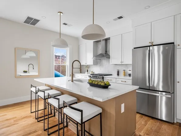 16 Harbor View St #2, Dorchester, MA 02125