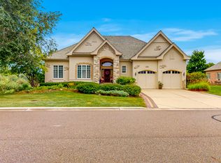 1043 Ridgeview Dr, Barrington, IL 60010