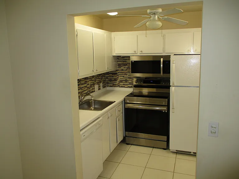 506 Mansfield Dr #M — Photo 29