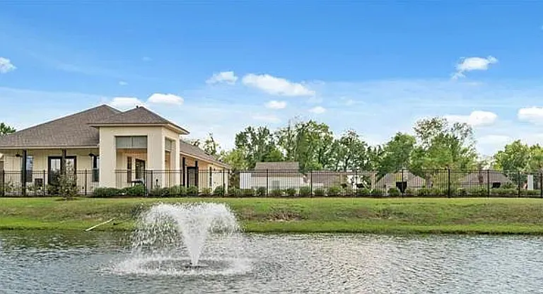 1138 Foxtail Dr — Photo 3