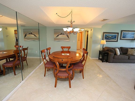 Entry to Dining area