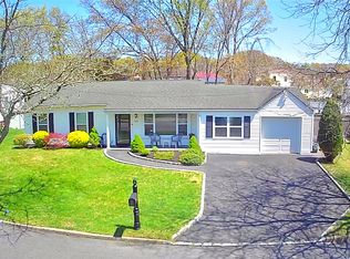 93 Burleigh Drive, Holbrook, NY 11741