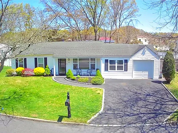 93 Burleigh Drive, Holbrook, NY 11741