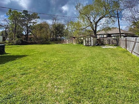 4th image of 2 Pacific Cir