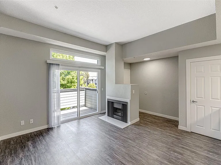 River House Apartments — Photo 9